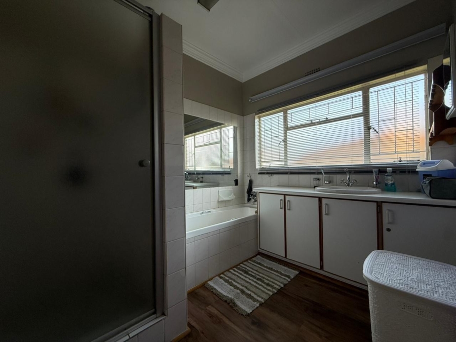 4 Bedroom Property for Sale in Naudeville Free State